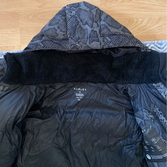 Varley Dorothy
Ski Jacket
Mono Boa XS - Picture 8 of 12